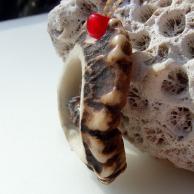 アンモナイト化石と鹿角のハンドメイドネックレス・側面